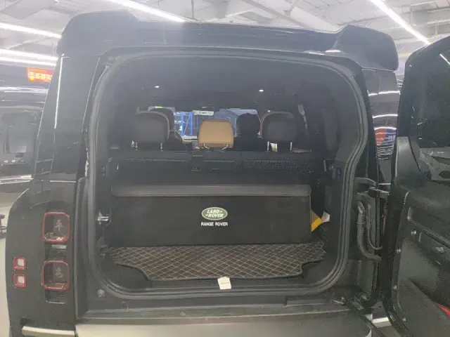 Land Rover Defender — Фото автомобиля 9