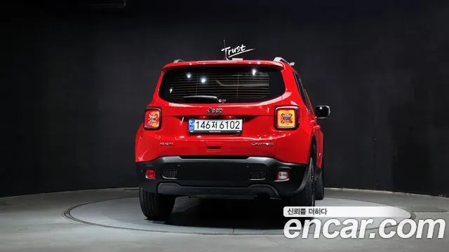 Jeep Renegade — Фото автомобиля 4