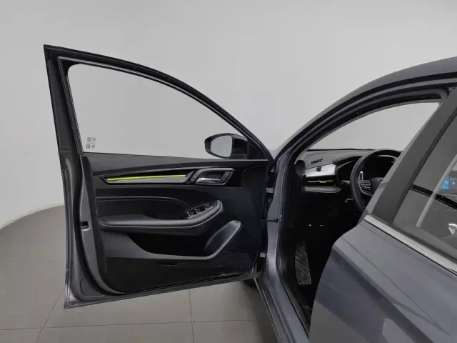 Roewe i5 — Фото автомобиля 8