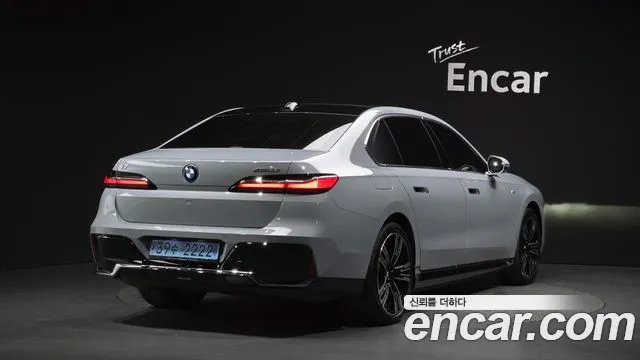 BMW i7 — Фото автомобиля 2