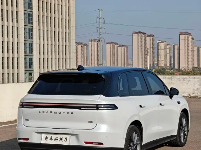Leapmotor C10 — Фото автомобиля 7