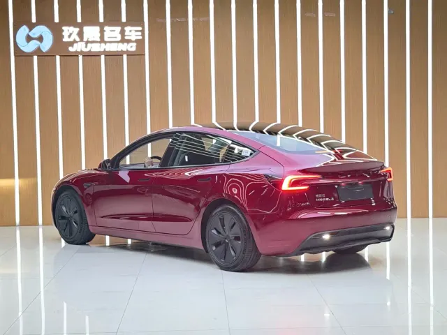 Tesla Model 3 — Фото автомобиля 18