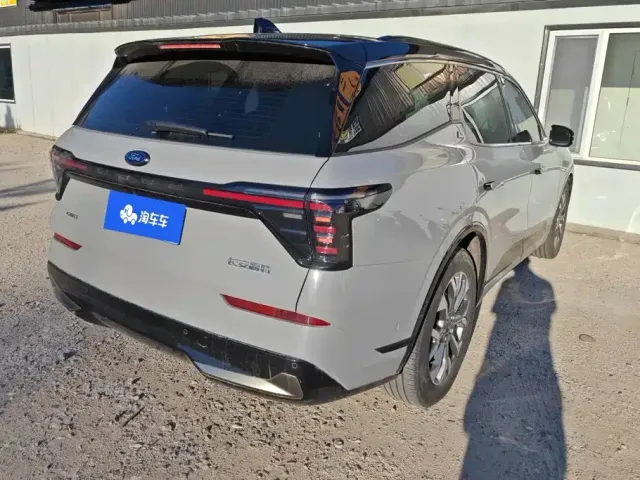 Ford Edge 2023 Edge L 2.0T EcoBoost 4WD 7-Seater Ultimate — Фото автомобиля 3