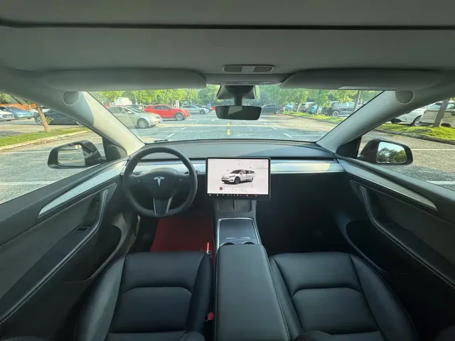 Tesla Model Y — Фото автомобиля 12