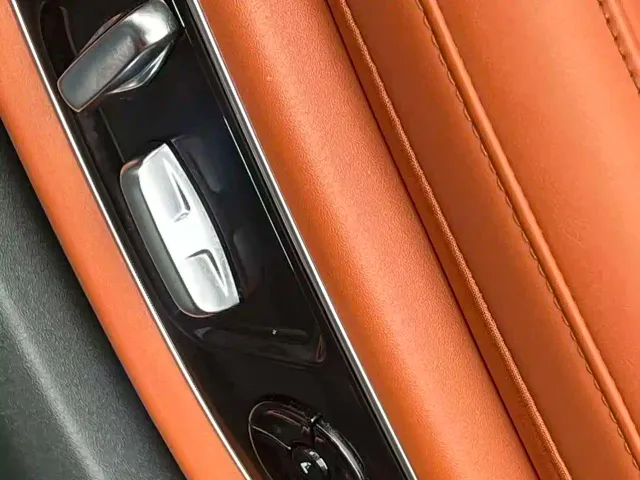 Li Auto L8 — Фото автомобиля 16