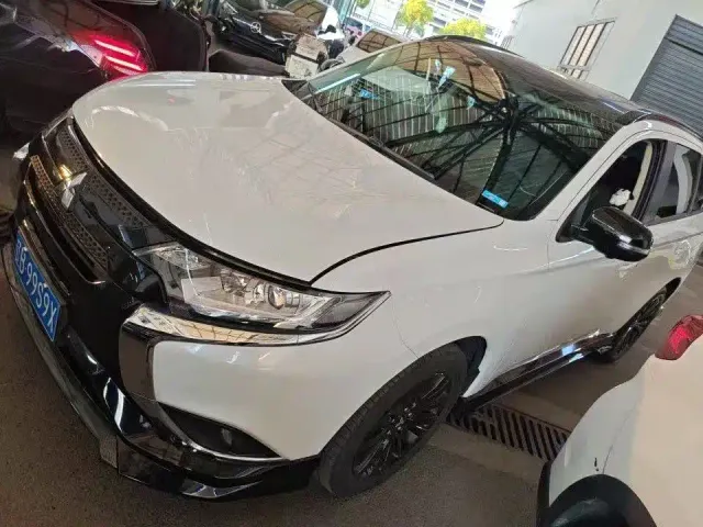 Фотография автомобиля — Mitsubishi Outlander