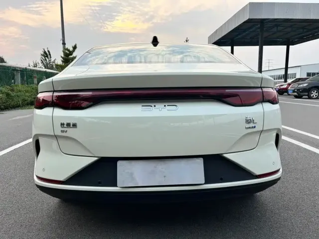 BYD Qin L — Фото автомобиля 5
