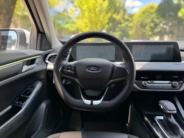 Ford Escort — Фото автомобиля 11
