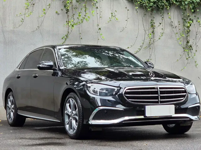 Mercedes-Benz E-Class — Фото автомобиля 3