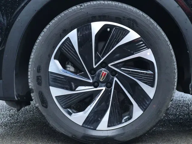 Hongqi HS7 PHEV — Фото автомобиля 14