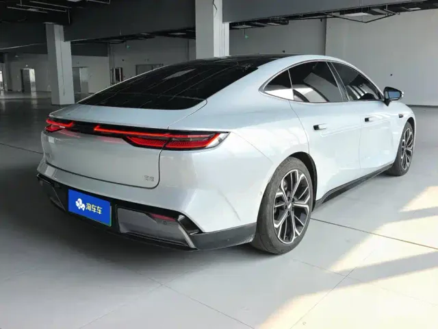 Geely Galaxy E8 — Фото автомобиля 3