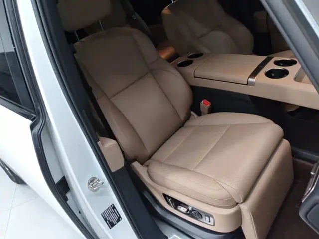Li Auto MEGA — Фото автомобиля 19