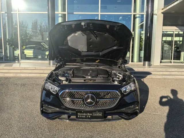 Mercedes-Benz E-Class — Фото автомобиля 3