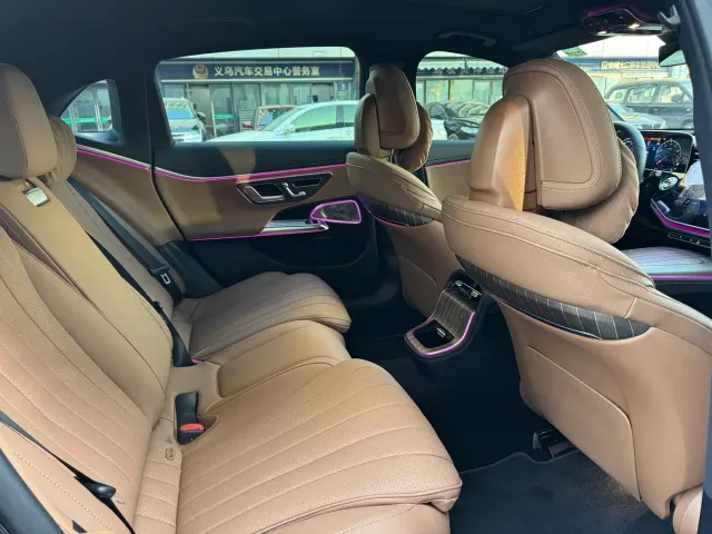 Mercedes-Benz E-Class — Фото автомобиля 12