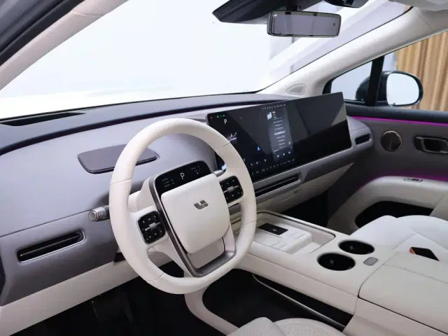 Li Auto i8 — Фото автомобиля 11