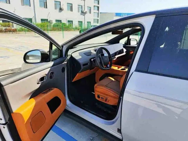 Li Auto i8 — Фото автомобиля 7