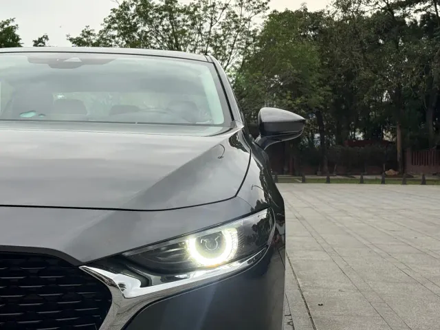 Mazda Axela — Фото автомобиля 24