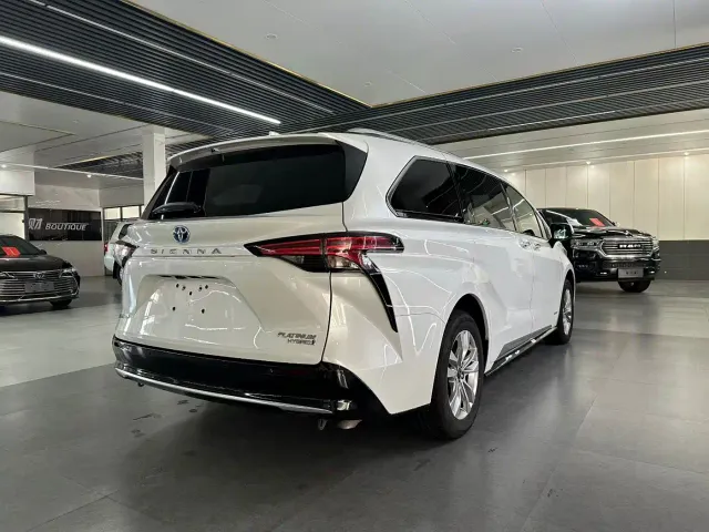 Toyota Sienna — Фото автомобиля 9