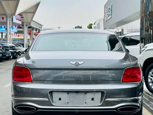 Bentley Flying Spur — Фото автомобиля 7