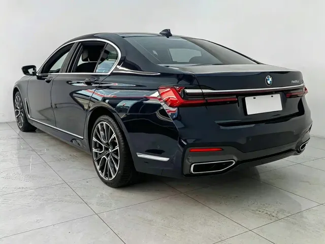 BMW 7 Series — Фото автомобиля 17