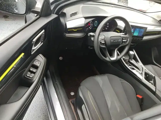 Roewe i5 — Фото автомобиля 15