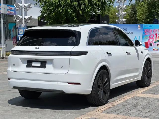 Li Auto L7 — Фото автомобиля 9