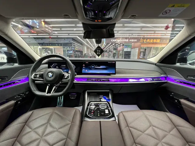 BMW 7 Series — Фото автомобиля 10