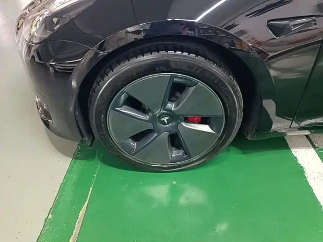 Tesla Model 3 — Фото автомобиля 22