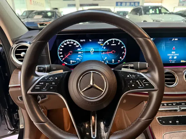 Mercedes-Benz E-Class — Фото автомобиля 6