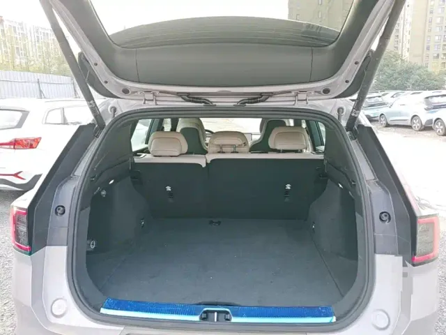 Volvo XC70 Plug-in Hybrid — Фото автомобиля 18