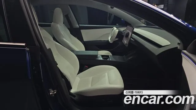 Tesla Model 3 — Фото автомобиля 25