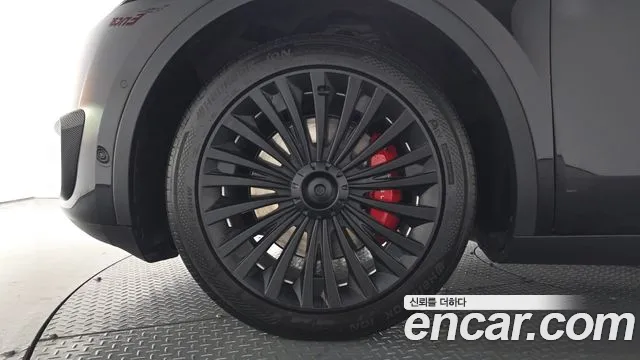 Tesla Model Y — Фото автомобиля 5
