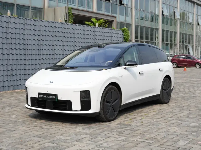 Фотография автомобиля — Li Auto i8