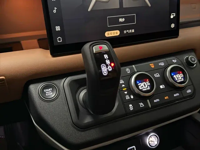 Land Rover Defender — Фото автомобиля 15