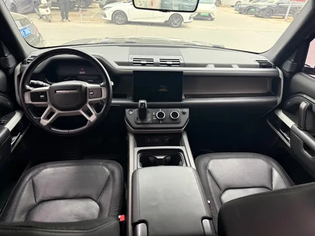 Land Rover Defender — Фото автомобиля 9