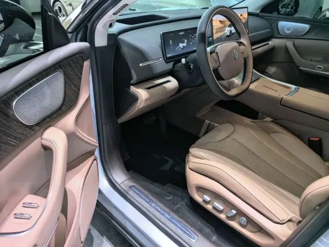 Leapmotor C11 — Фото автомобиля 15