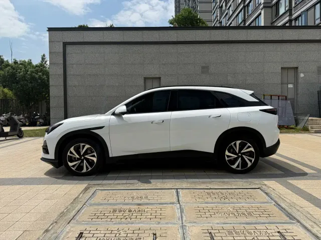 Arcfox Alpha T5 — Фото автомобиля 15
