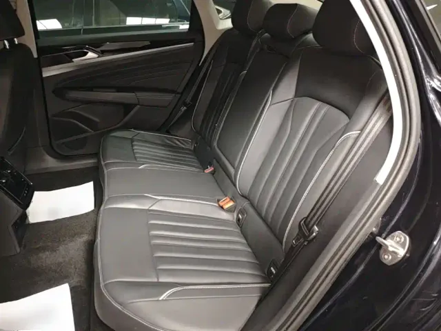 Volkswagen Passat — Фото автомобиля 16