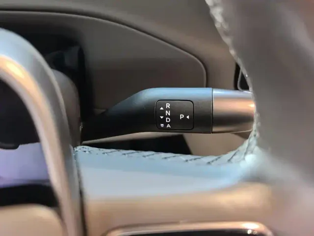 Li Auto MEGA — Фото автомобиля 16
