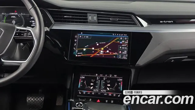 Audi e-tron — Фото автомобиля 14