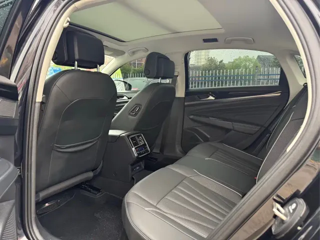 Volkswagen Passat — Фото автомобиля 9