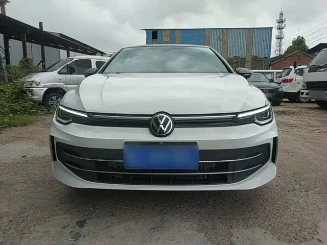 Volkswagen Golf — Фото автомобиля 2