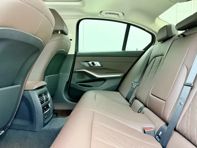 BMW 3 Series — Фото автомобиля 10