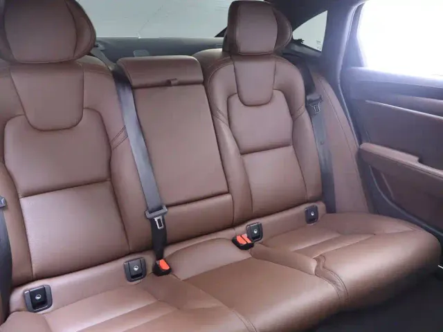 Volvo S90 — Фото автомобиля 23