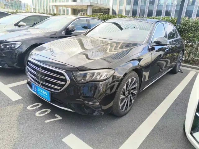 Фотография автомобиля — Mercedes-Benz E-Class