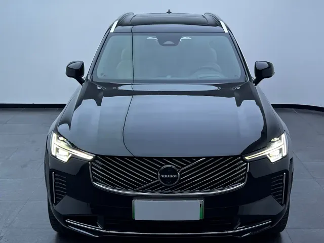 Volvo XC90 — Фото автомобиля 2