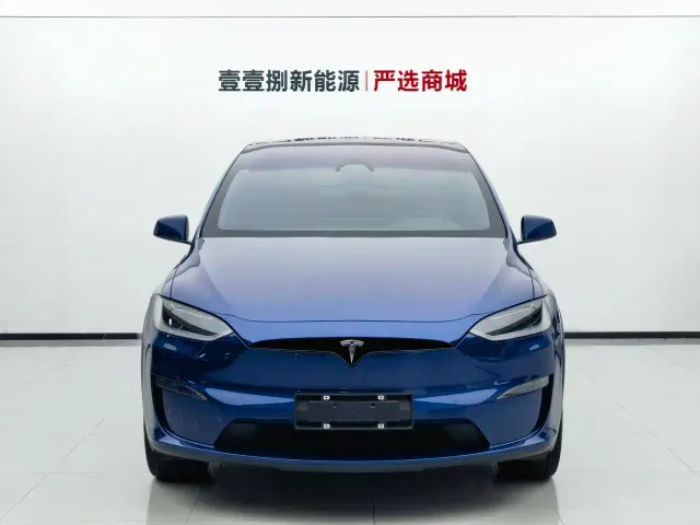 Tesla Model X — Фото автомобиля 2