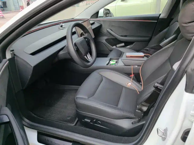 Tesla Model 3 — Фото автомобиля 9