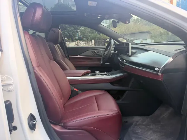 Cadillac XT5 — Фото автомобиля 10