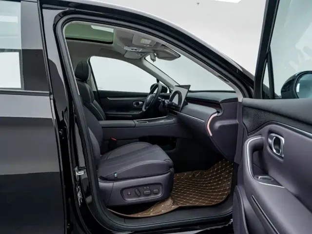 Leapmotor C10 — Фото автомобиля 14